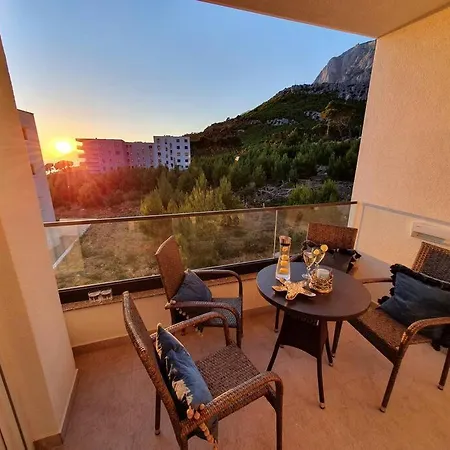 Und Berge Apartment Makarska